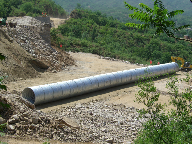 甘康临高速直径2米波纹板通道，填土13米