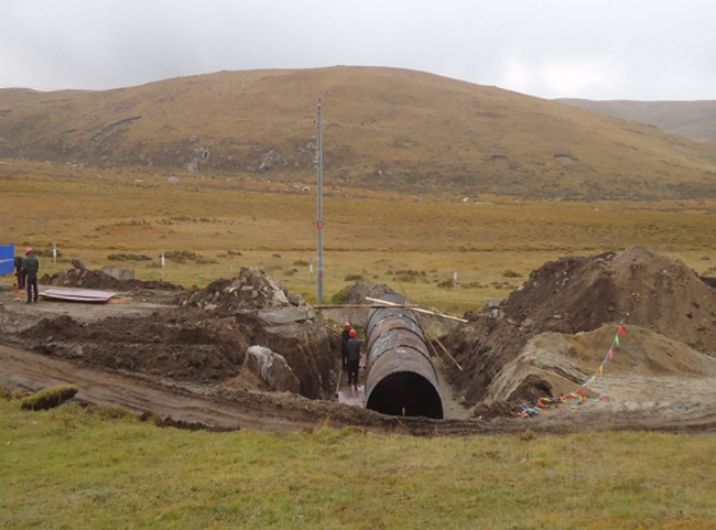 青海路桥一公司钢波纹管项目，直径2米，涵长60米
